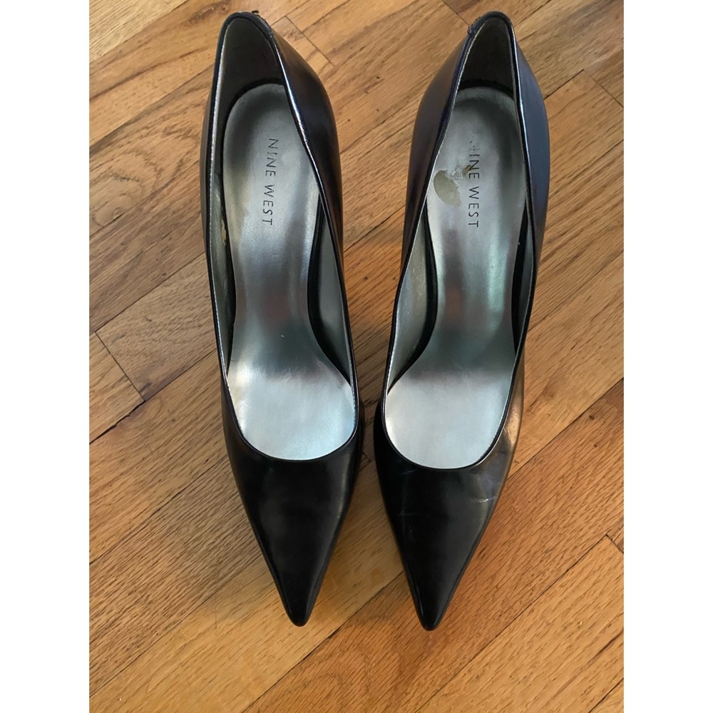 Simple Black Heels - Picture 2 of 6